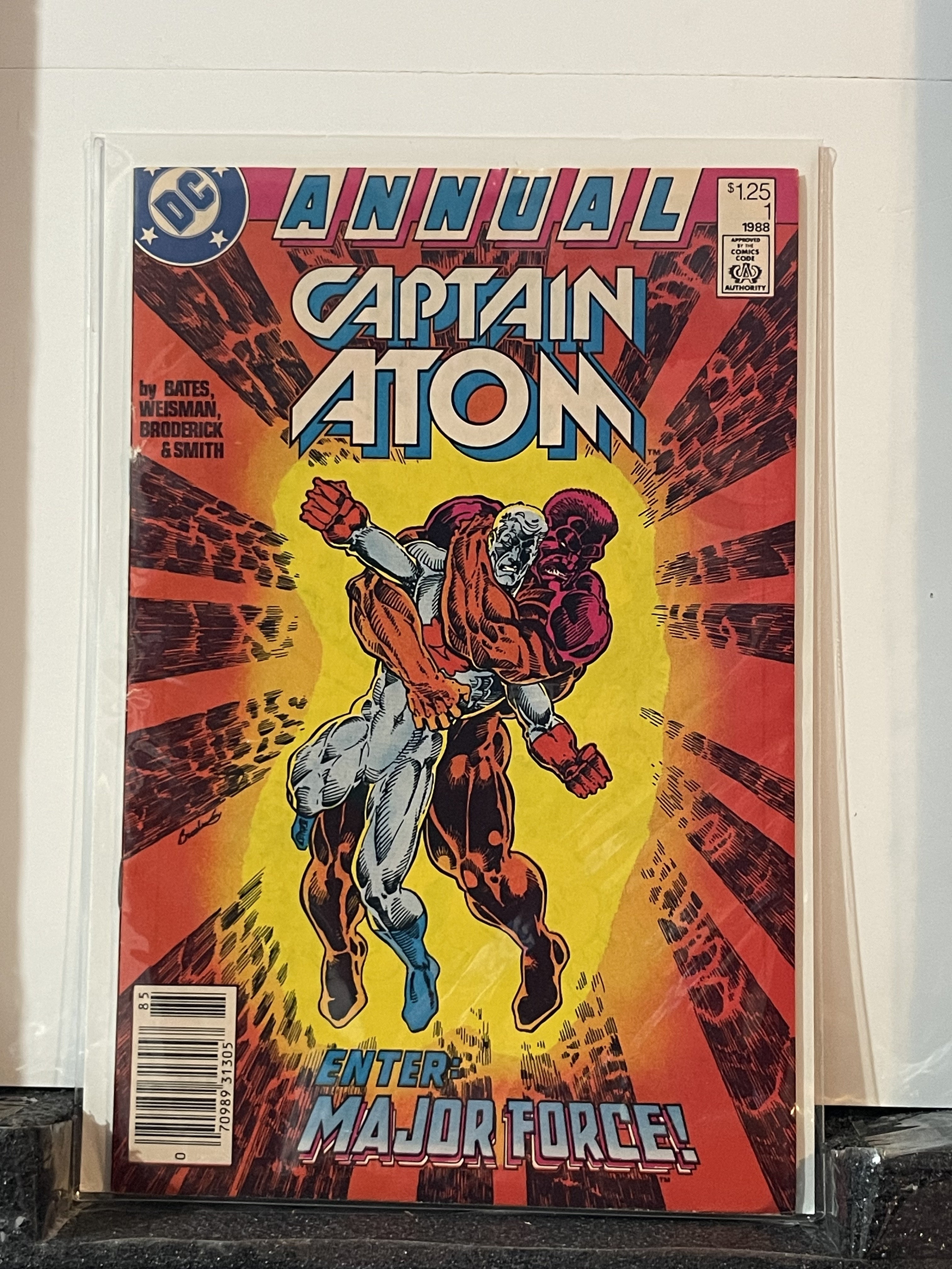 Captain Atom (DC) Main image